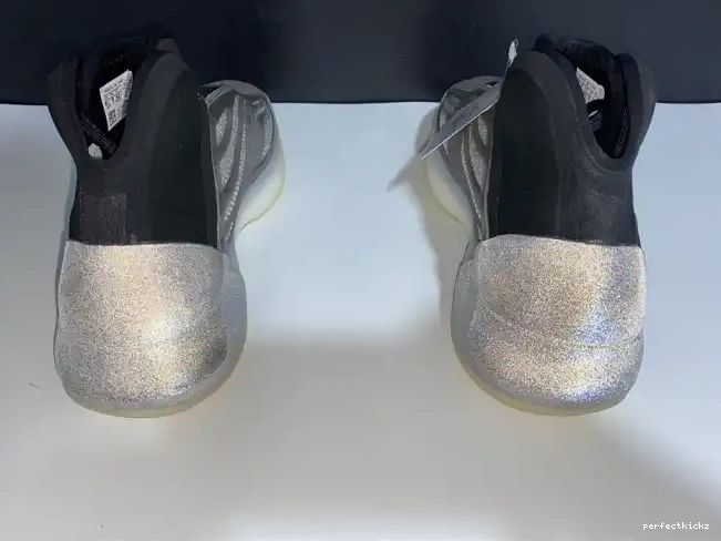 Barium Quantum Yeezy Adidas H68771 0611